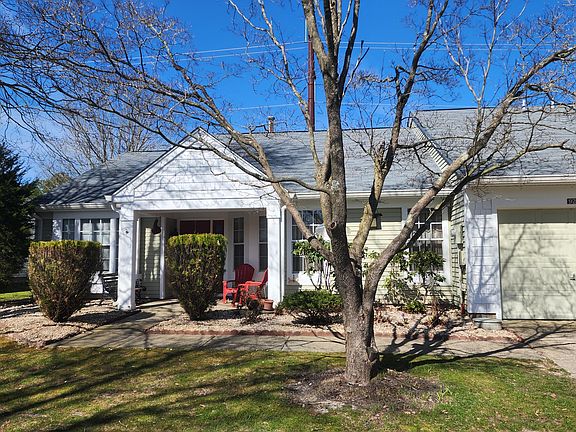 2nd image of 924 Liverpool Circle #C