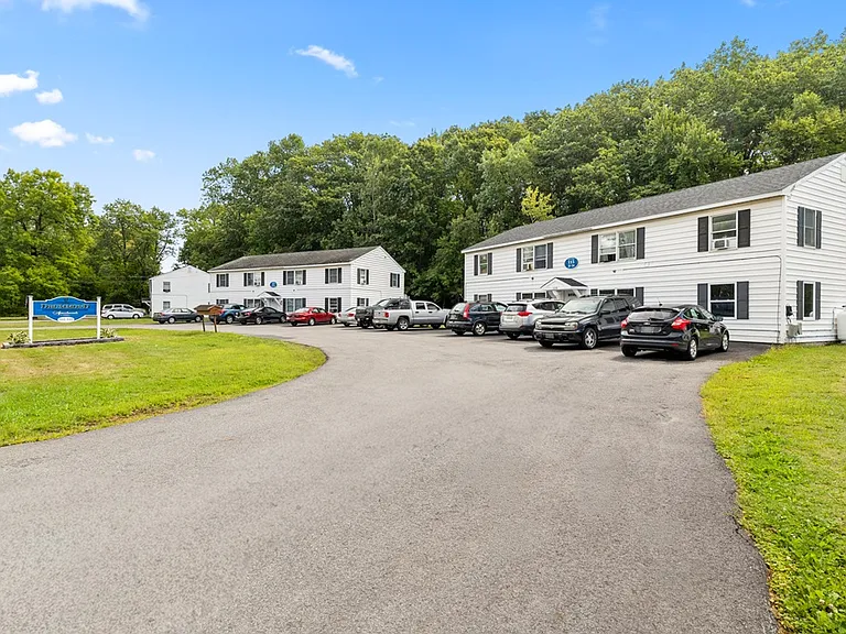 Drummond Estates Apartments — Photo 19