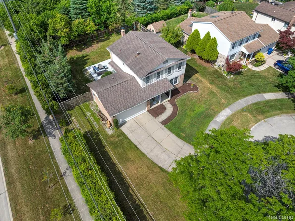 44272 Richmond Ct, Canton, MI 48187