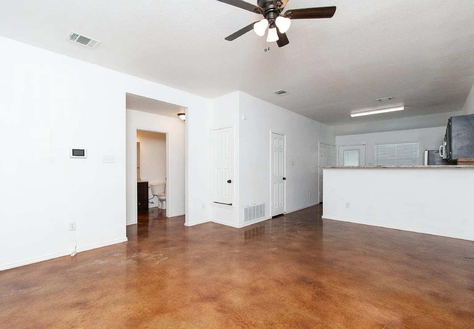 3 bed, 2.0 bath, 1201 sqft, $1,195 — Photo 3