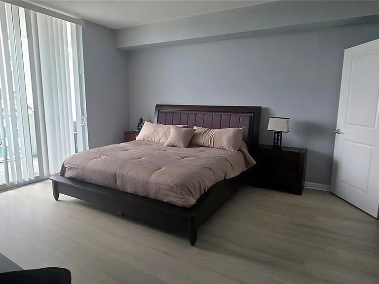 7900 Harbor Island Dr #806 — Photo 40
