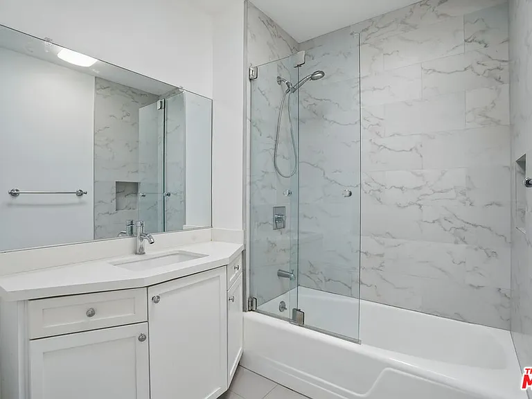 930 3rd St #303 — Photo 25