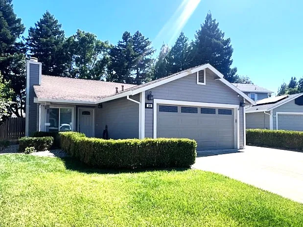 202 Catalpa Ln