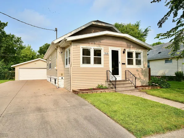 1335 5th St S, Fargo, ND 58103