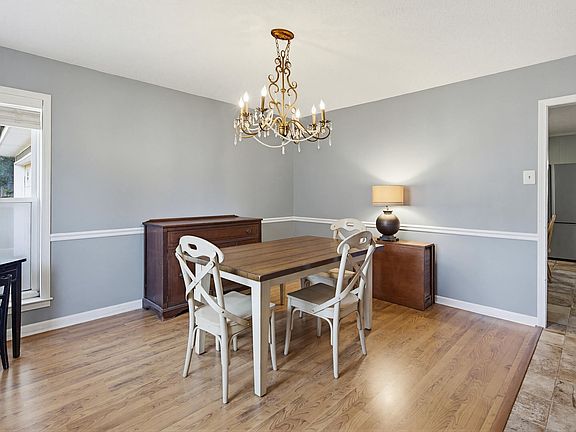 5th image of 3102 Newmarket Dr