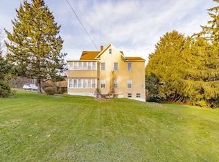 318 Ingleside St, Holyoke, MA 01040