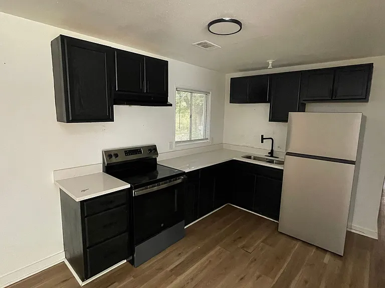 79 S Meadowcliff Dr — Photo 2