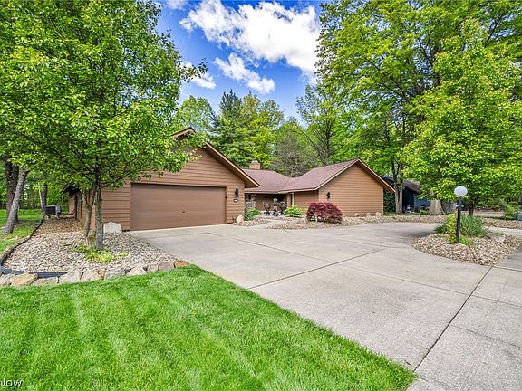 3rd image of 21903 Meadows Edge Ln