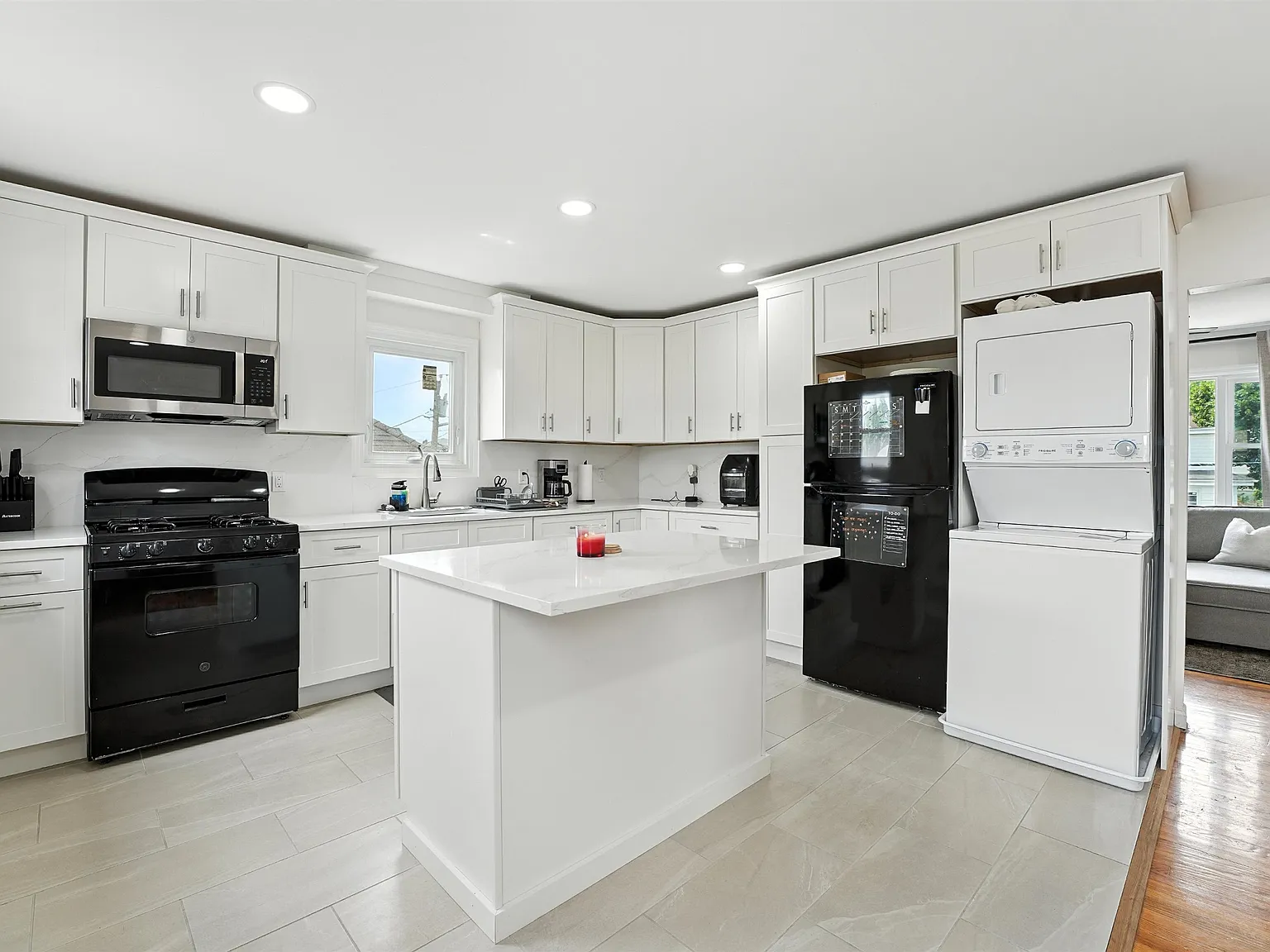 2 bed, 1.0 bath, $2,450 — Photo 3
