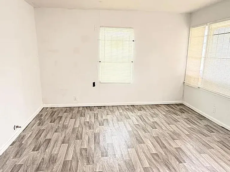 335 Delaware St — Photo 7