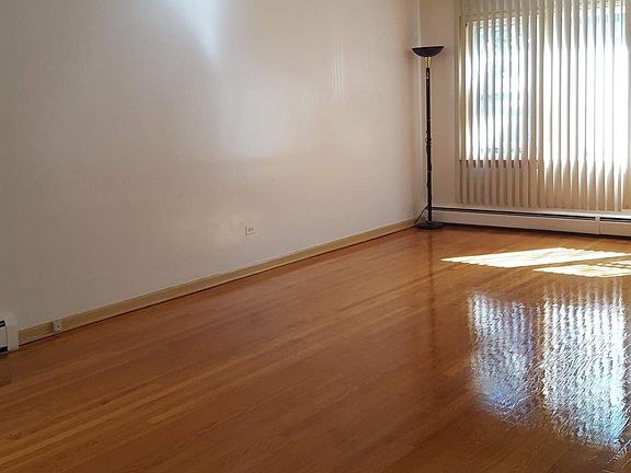 5th image of 5514 N Artesian Ave #1