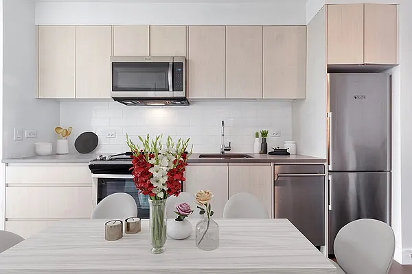 Rented by Greystar | media 1