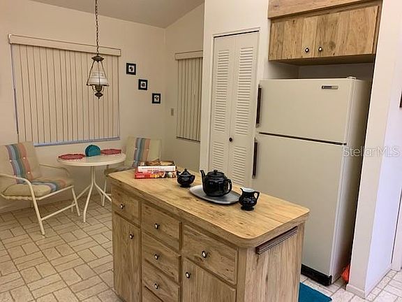 4th image of 4911 Village Gardens Dr #200