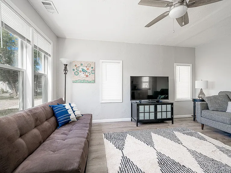 1310 Katherine St — Photo 2