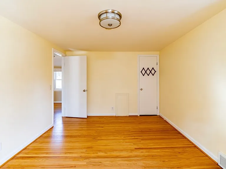 10 Hollyvale Dr — Photo 18