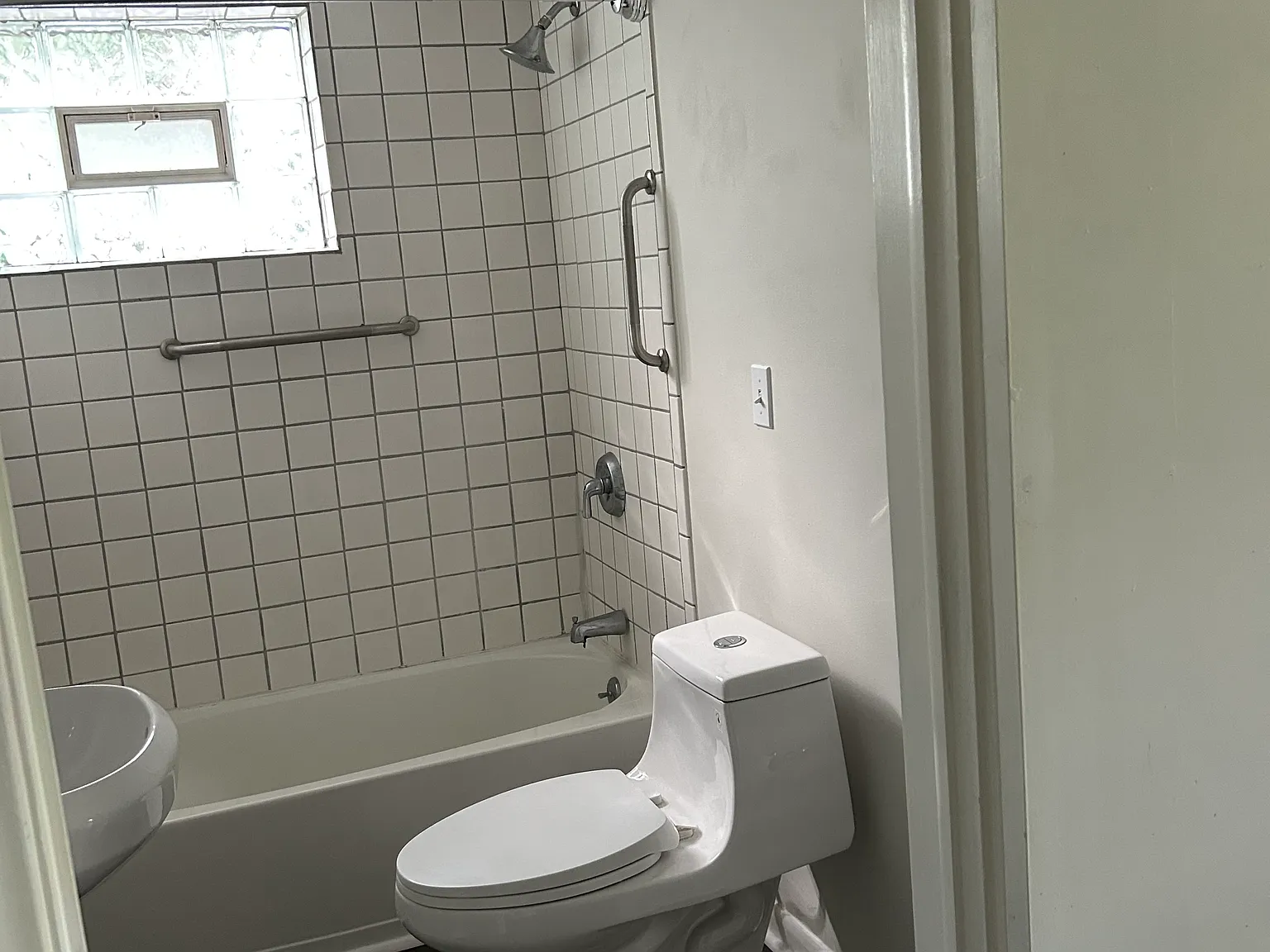 1 bed, 750 sqft, $1,050 — Photo 2