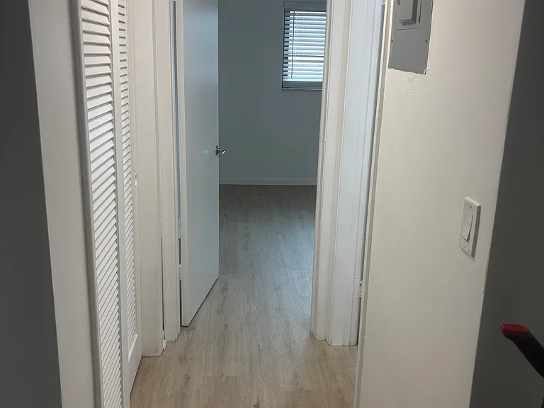 521 NE 45th St #7 — Photo 10