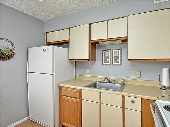 4th image of 1840 Burton Dr APT 146