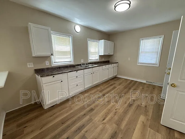 2945 N 23rd St — Photo 12