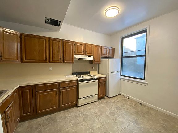 4th image of 69 Glover Ave APT 2