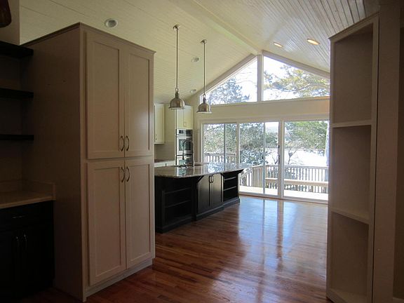 4th image of 131 Bass Ln