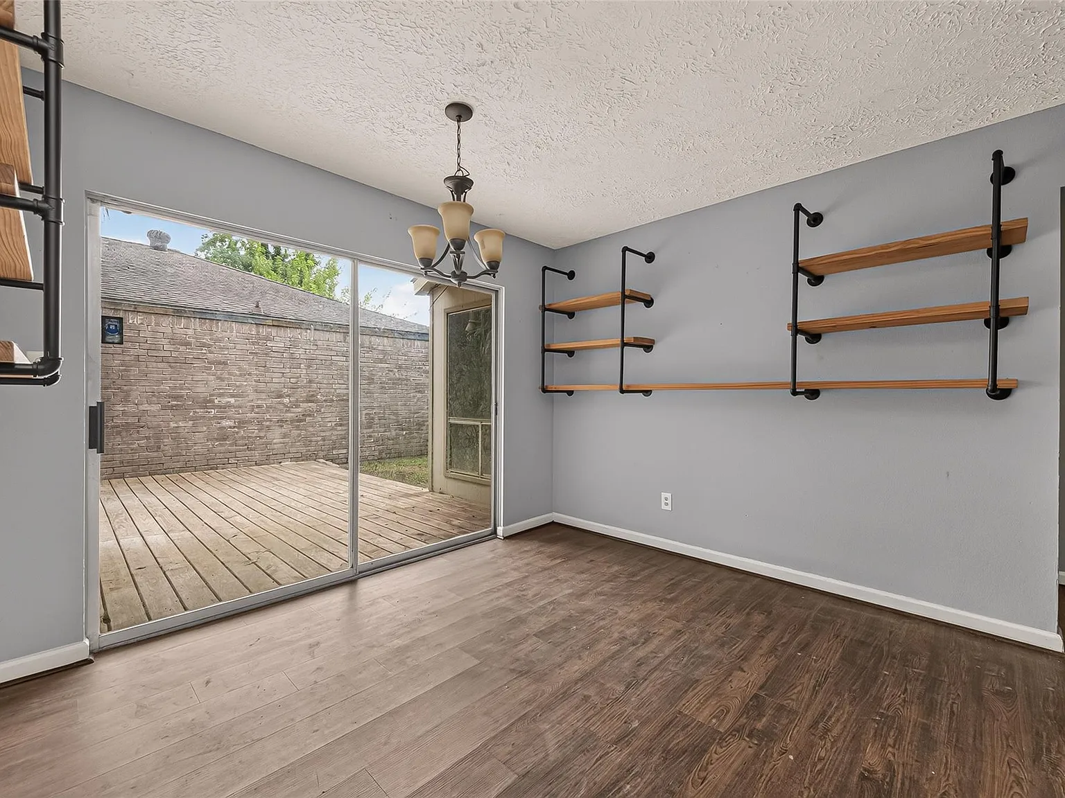 3 bed, 2.0 bath, 1452 sqft, $1,900 — Photo 4