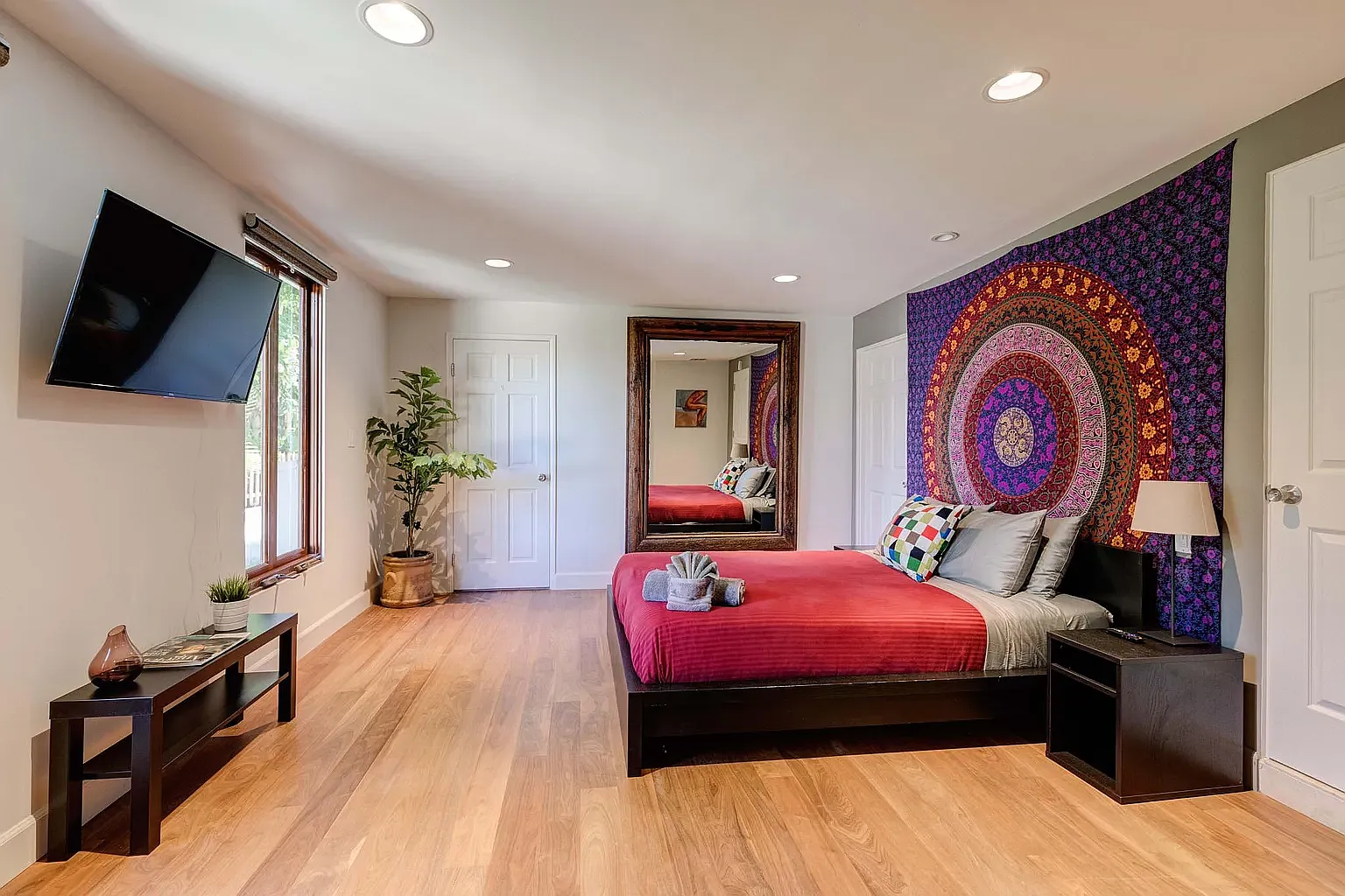 3 bed, 2500 sqft, $9,000 — Photo 2