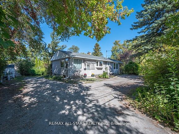 4th image of 40 Riverglen Dr