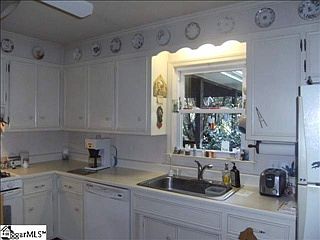 4th image of 11 Queensbury Dr