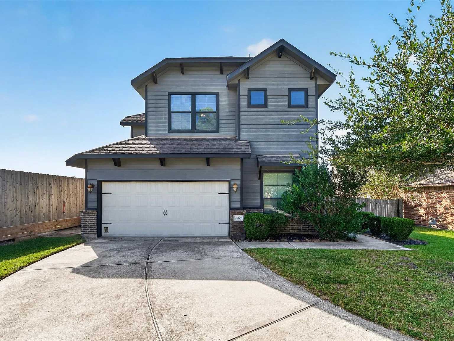 4 bed, 2.5 bath, 2024 sqft, $2,350 — Photo 1