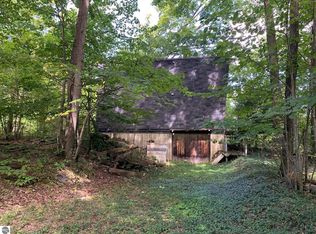 1639 W Burdickville Rd, Maple City, MI 49664