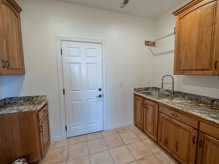 2541 W Spilsbury Ct — Photo 61