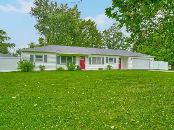 1252 State Rd, Webster, NY 14580