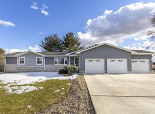 1348 Angus Dr, Waterloo, IA 50701