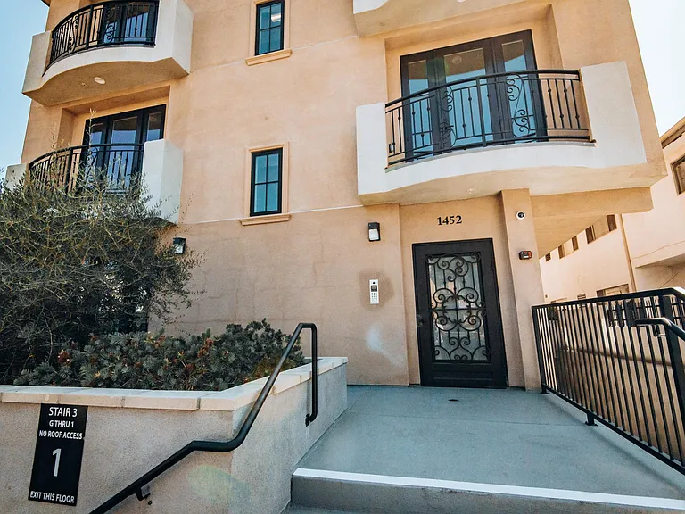 1452 S Bedford St #101 — Photo 15