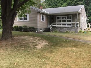 4 Matuk Dr, Hyde Park, NY 12538