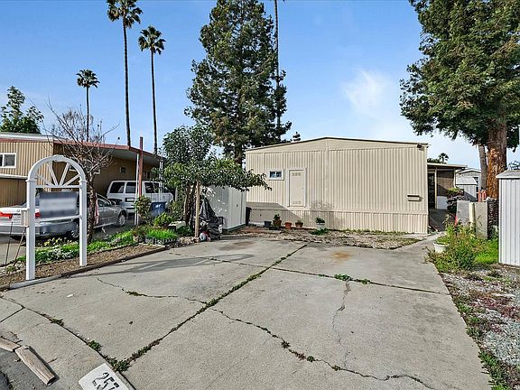 3rd image of 257 Molokai Cir