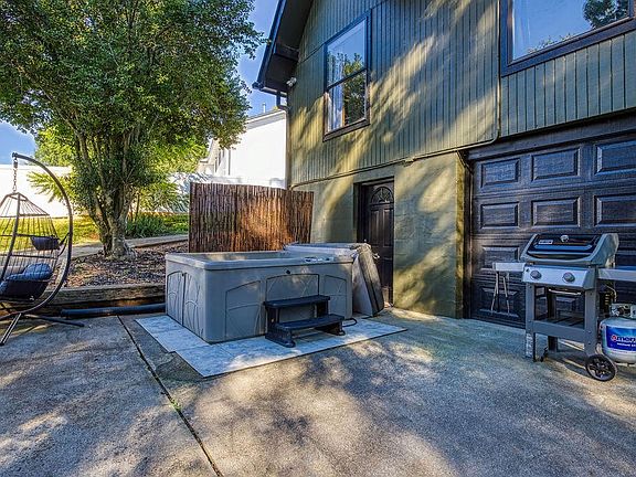 4th image of 372 Grandview Dr