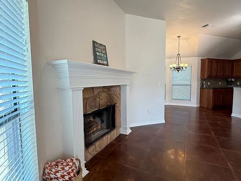 330 Jade Ln — Photo 6