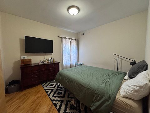 5th image of 1710 W Greenleaf Ave #3