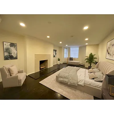 Rented by Coldwell Banker Warburg | media 6