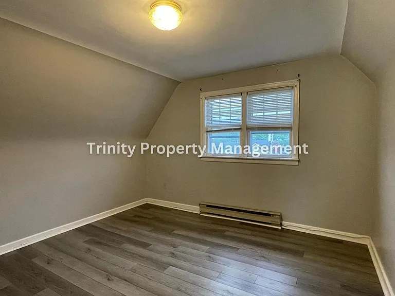 106 1/2 Burton Ave #B — Photo 5