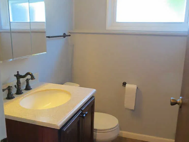 3 bed, 1.5 bath, 953 sqft, $2,400 — Photo 4