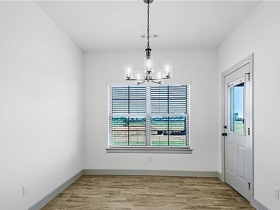 5th image of 1000 Tracey Ln