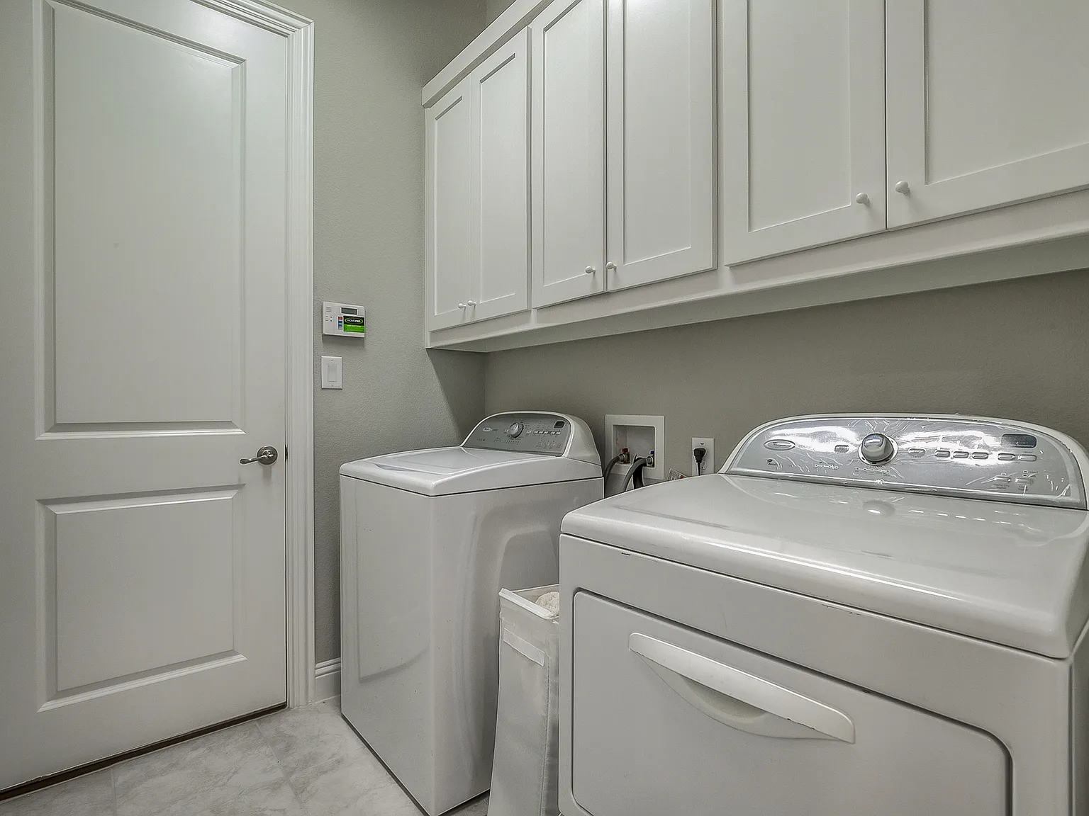 4 bed, 2734 sqft, $3,495 — Photo 4