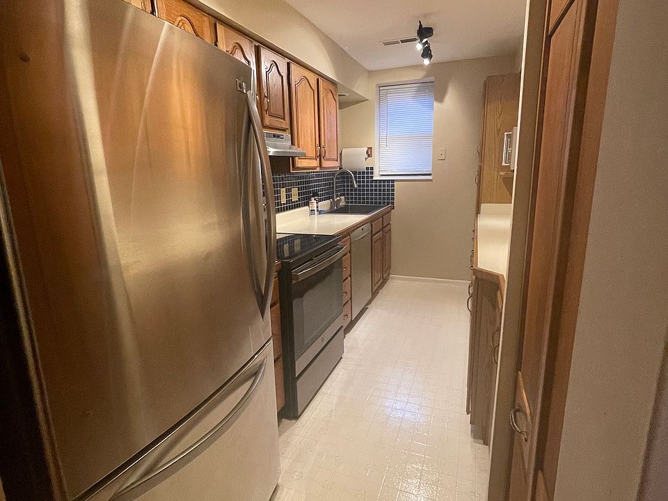 1st image of 5567 Pershing Ave APT 3E