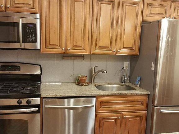 2nd image of 56 Oakville St #2