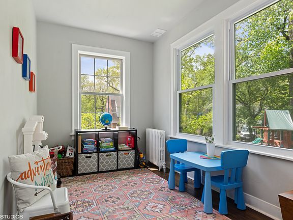 5th image of 2615 Roslyn Cir
