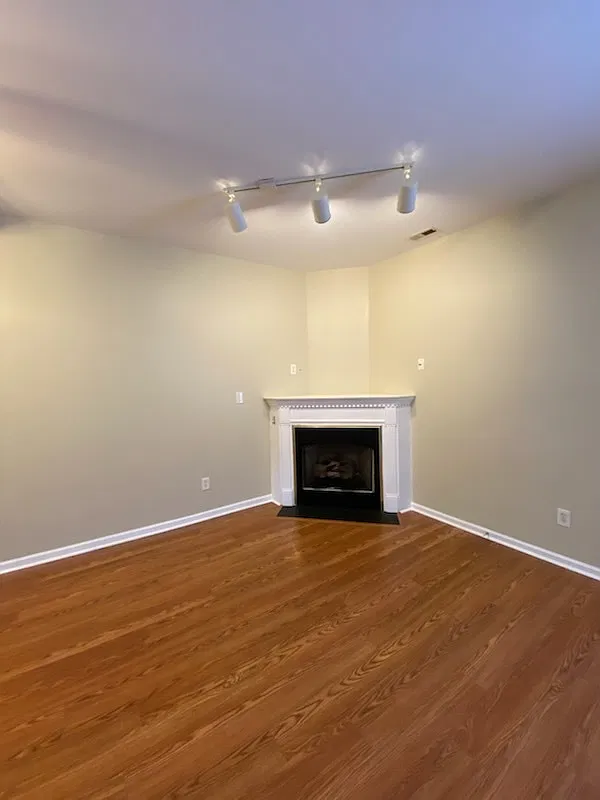 2 bed, 2.5 bath, 1402 sqft, $1,400 — Photo 3
