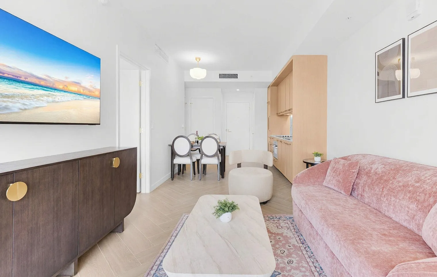 1 bed, 1.0 bath, 635 sqft, $3,599 — Photo 3
